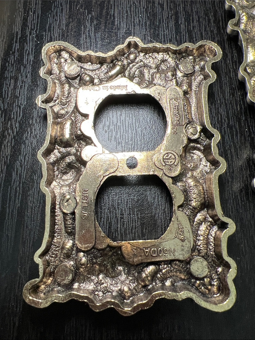 Set of 2 Vintage Hollywood Regency Gold Brass Ornate Rose Outlet Covers - Picture 5 of 6